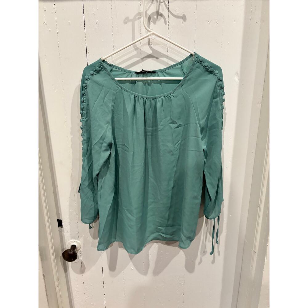 NWT Zac & Rachel 3/4 length sleeve shirt with button and tie accents size Medium